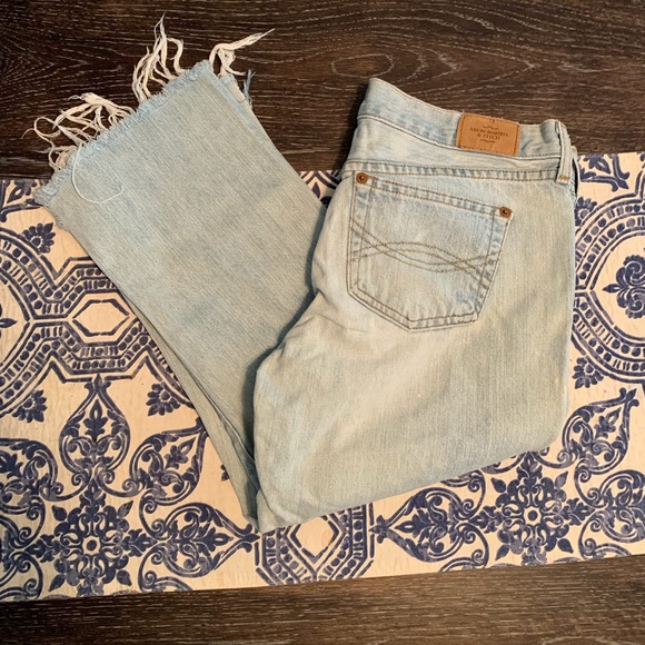 Abercrombie and Fitch crop faded denim - Picture 1 of 6